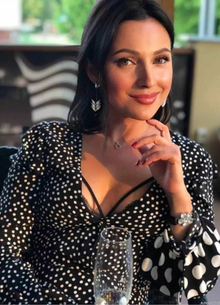 Zuzana, 35